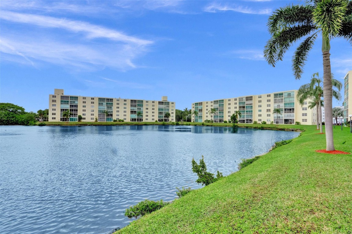 Meadowbrook Lakes - Residential