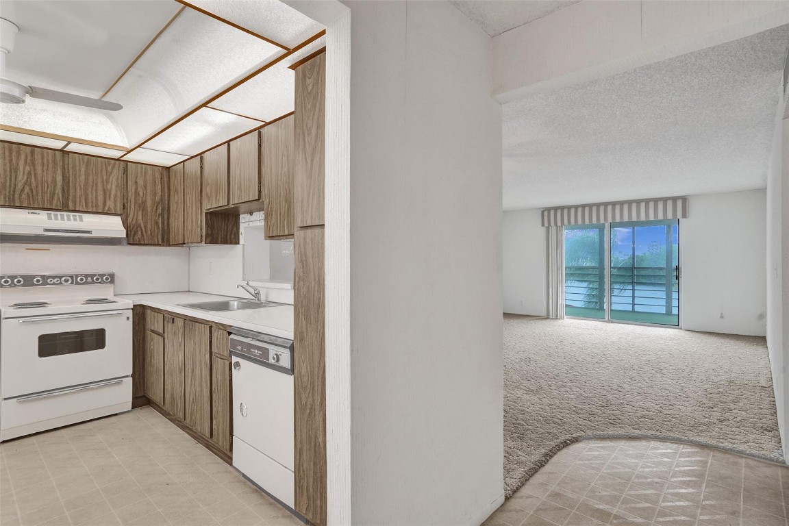 Meadowbrook Lakes - Residential