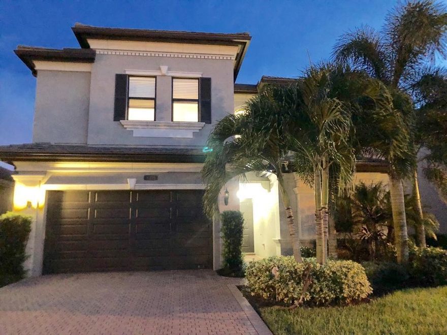 Don't Miss this Opportunity...Ready to move in!!!! The Carpet on Second Floor is being replaced with New Wood Floors!!!!!Rare upscale pool house overlooking the lake at Seven Bridges. Centrally located near major highways, restaurants, shopping, great schools and so much more.This 4,720 sq ft home features 4 bedrooms, 5 baths (3 upstairs, guest/powder downstairs and the Cabana Bath). Seven Bridges offers a Resort Style Clubhouse with Restaurant, Gym, 2 Pools, Water Park, Play Room, Game Room, Indoor and Outdoor Basketball Courts, Spa, Sauna and 13 tennis courts.Don't miss this opportunity, the resort style living you were looking for is now available.