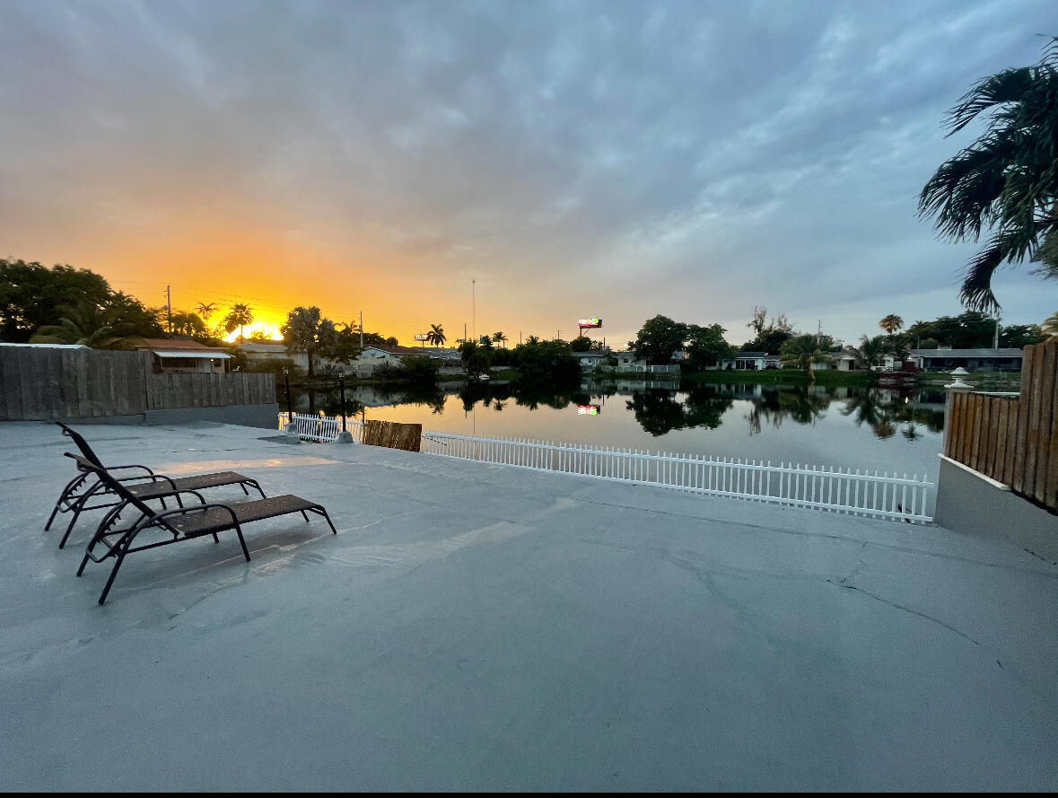 SUNSET LAKE PARK - Residential