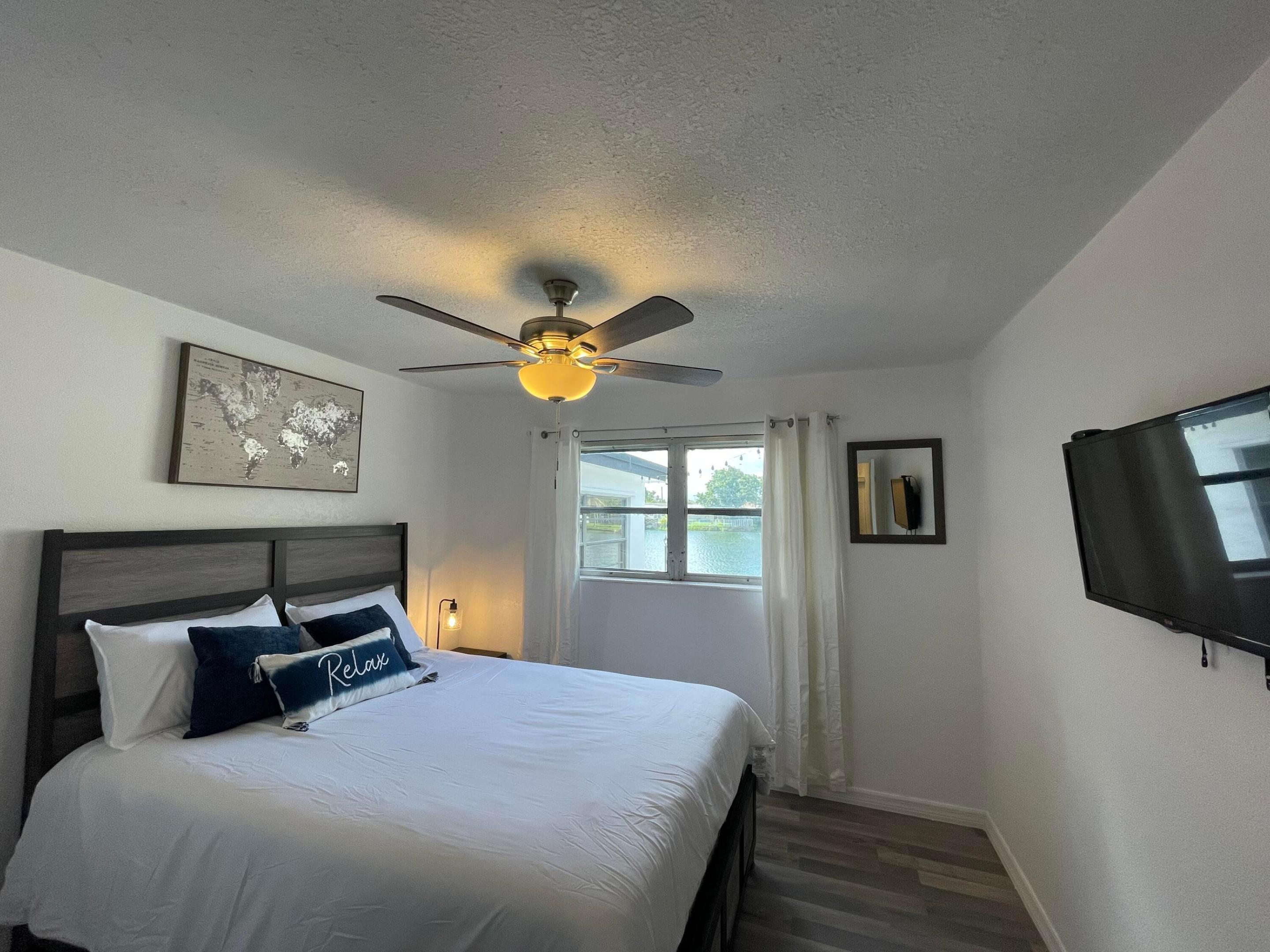 SUNSET LAKE PARK - Residential