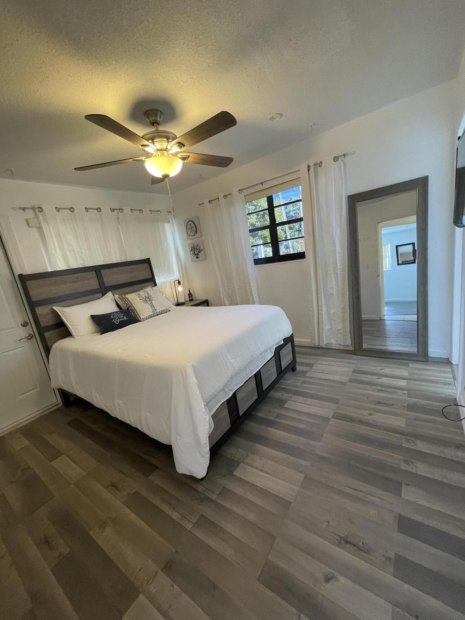 SUNSET LAKE PARK - Residential