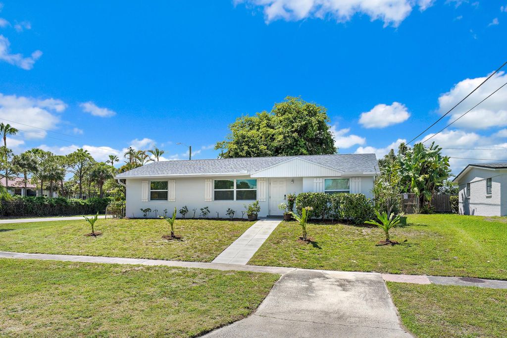 Photo of 12015 Colony Avenue, Palm Beach Gardens, FL 33410 (MLS # B26009674)