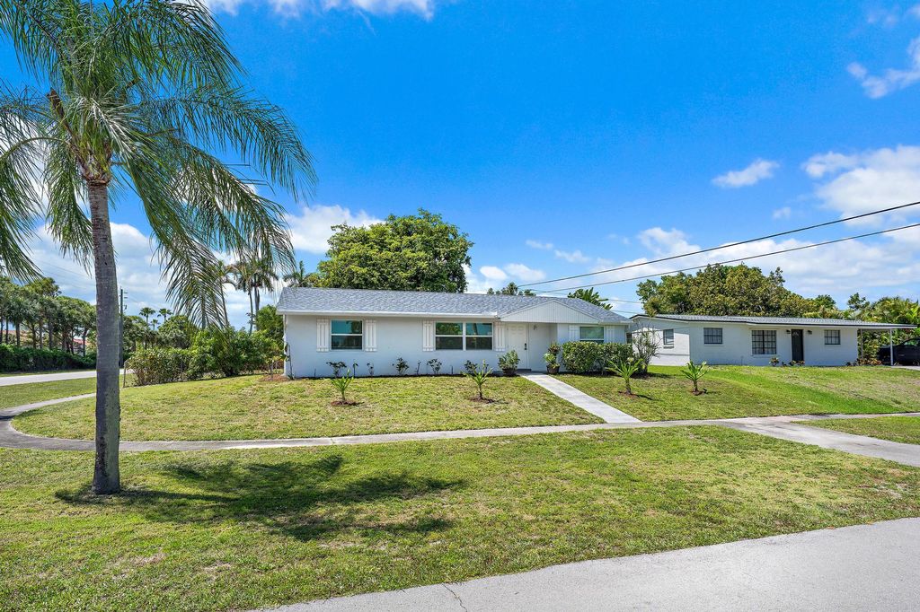 Photo of 12015 Colony Avenue, Palm Beach Gardens, FL 33410 (MLS # B26009674)
