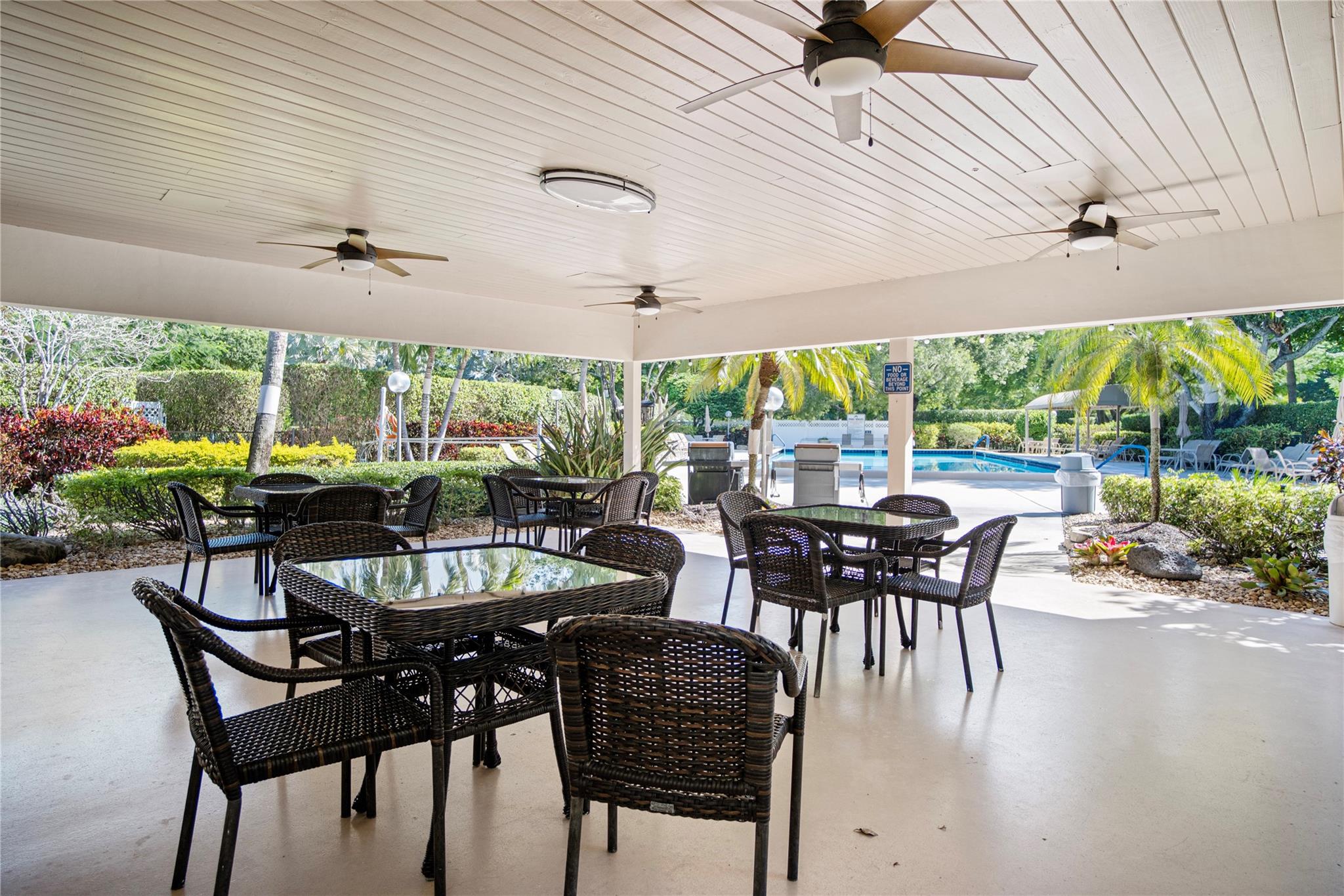 PALM-AIRE COUNTRY CLUB AP - Residential