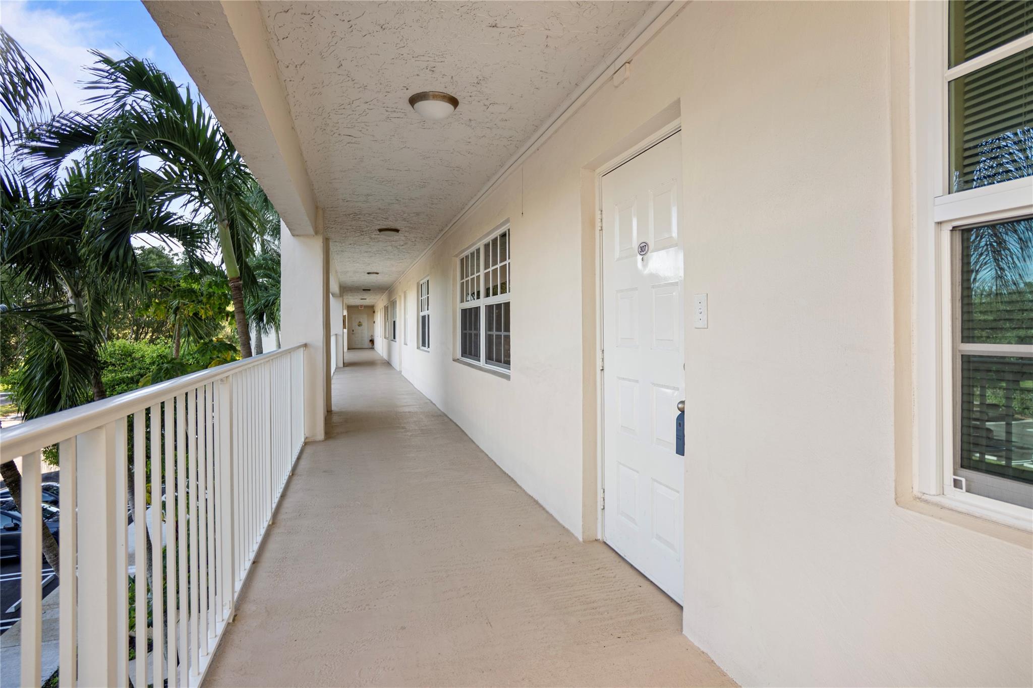 PALM-AIRE COUNTRY CLUB AP - Residential