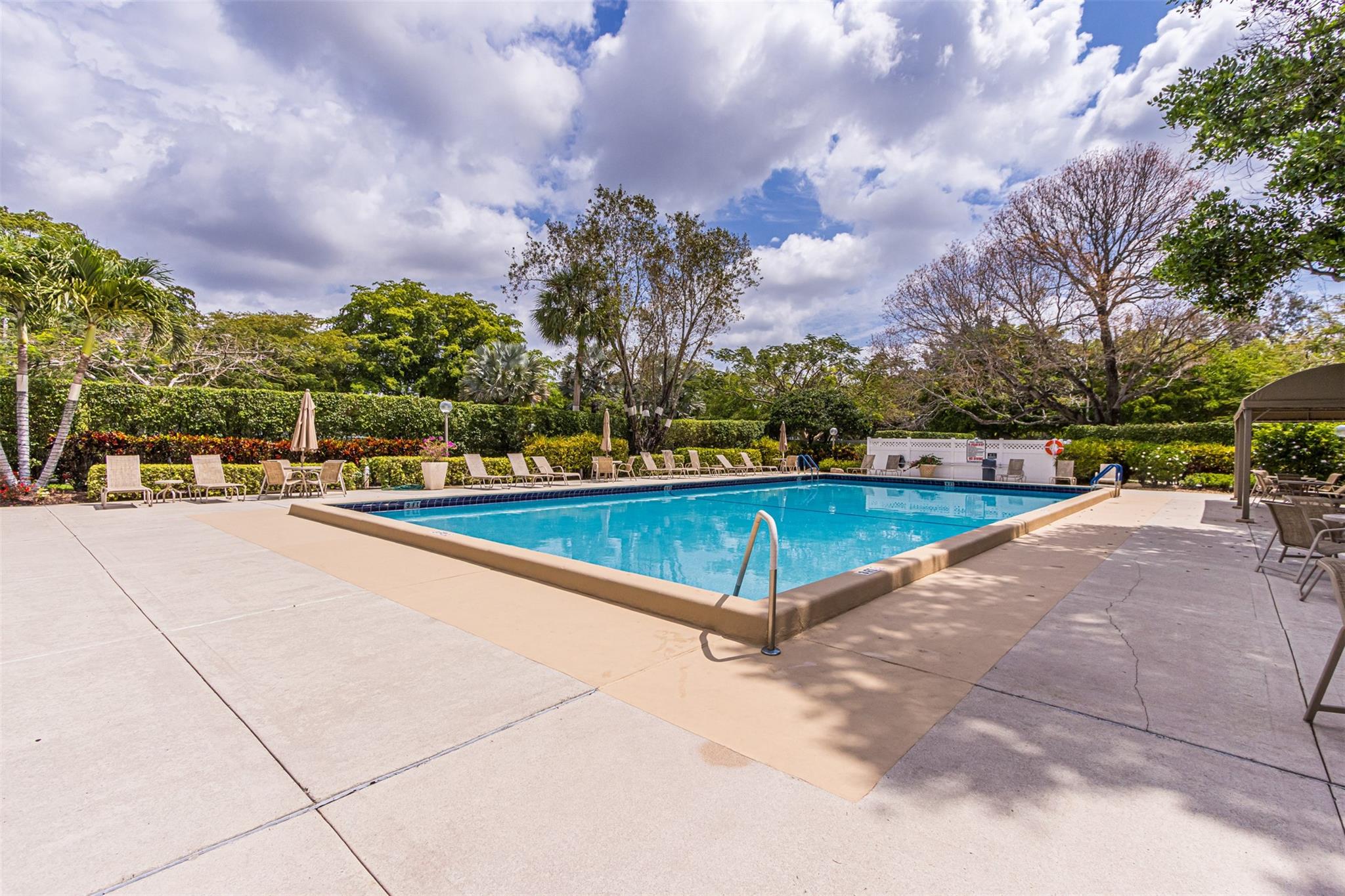 PALM-AIRE COUNTRY CLUB AP - Residential