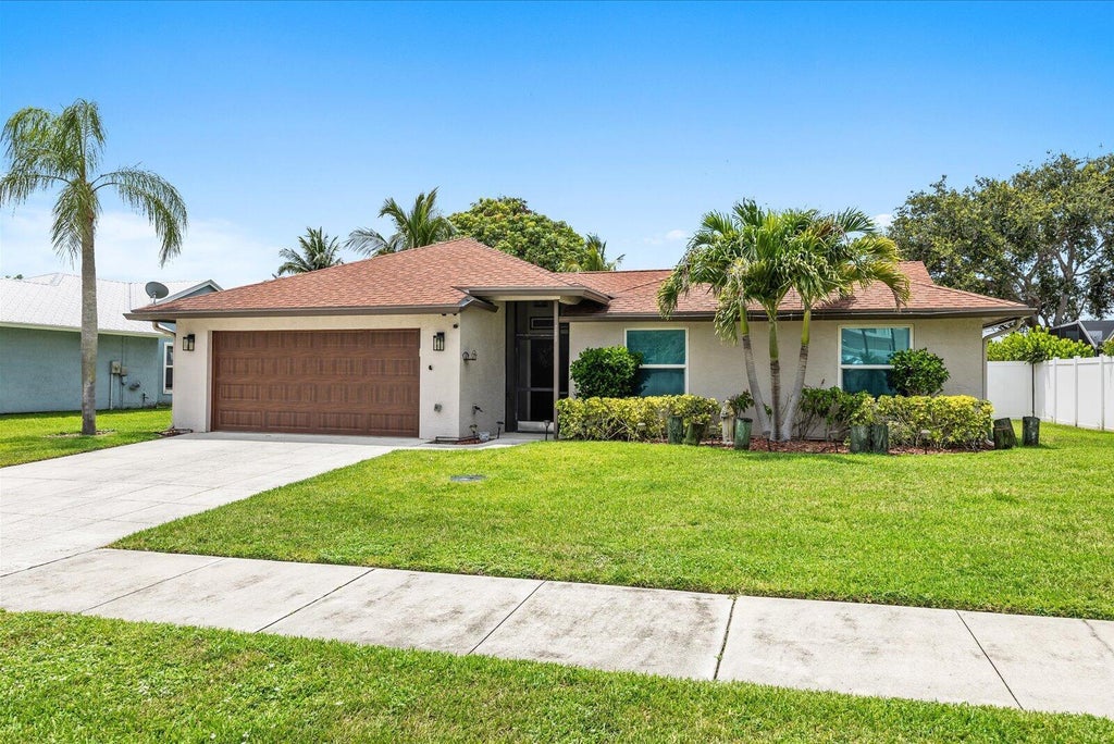 Photo of 200 Park Place, Jupiter, FL 33458 (MLS # B26064860)