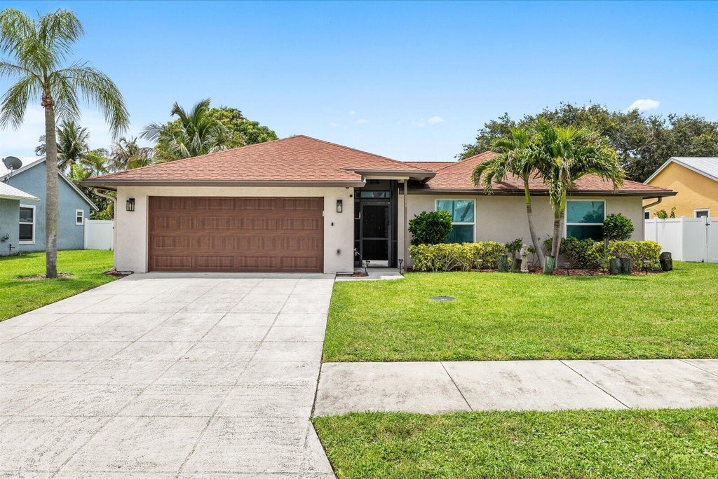 Photo of 200 Park Place, Jupiter, FL 33458 (MLS # B26064860)