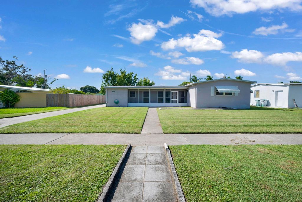 Photo of 121 S Naranja Avenue Ave, Port St Lucie, FL 34983 (MLS # R10818043)