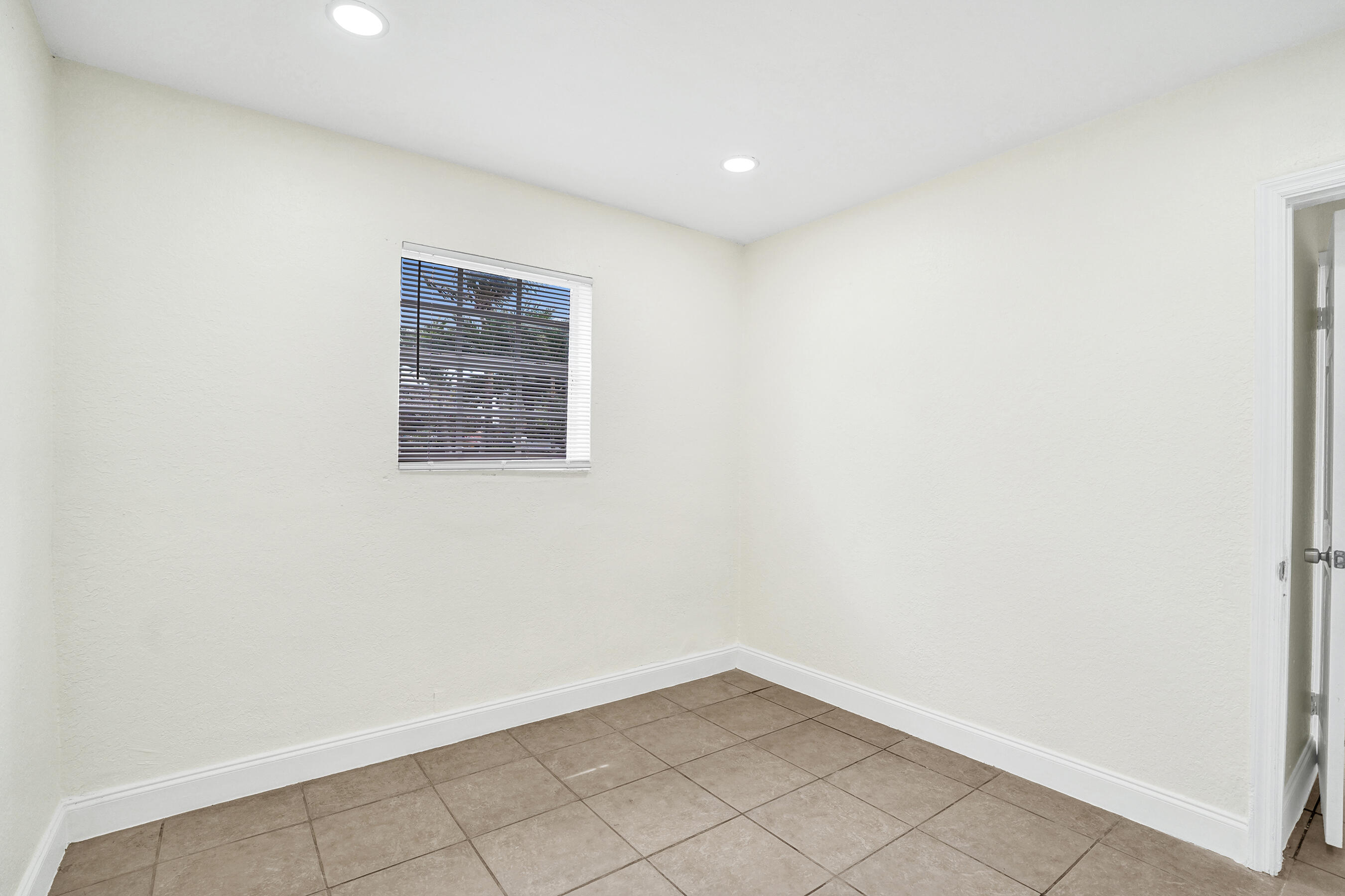 BOULEVARD HEIGHTS SEC 3 - Residential Lease