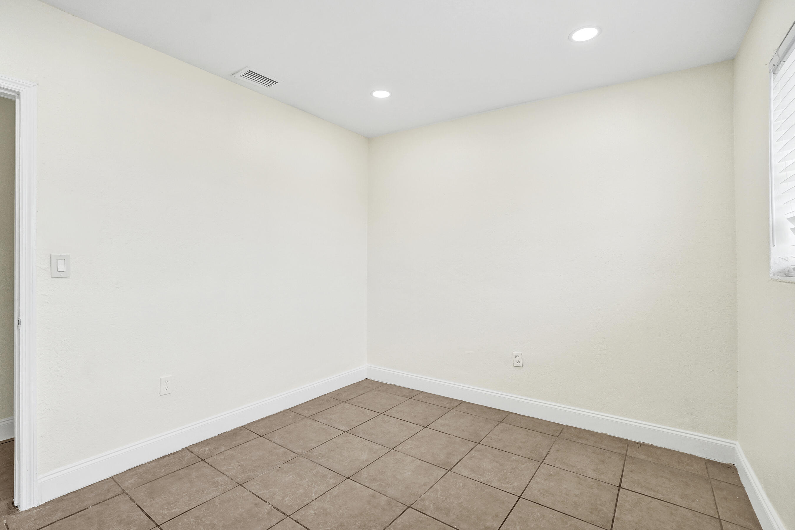 BOULEVARD HEIGHTS SEC 3 - Residential Lease