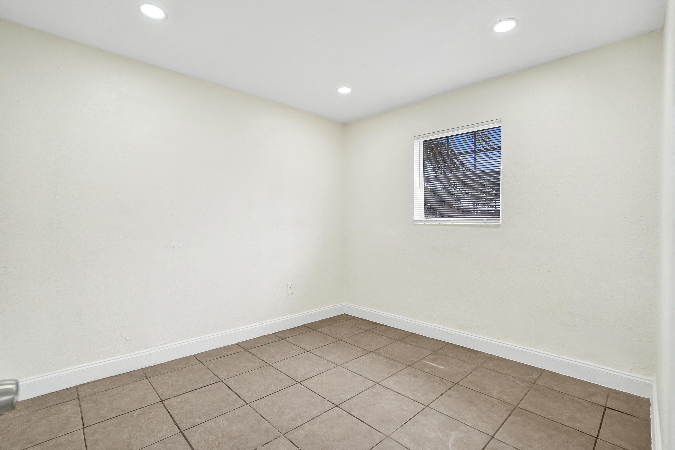 BOULEVARD HEIGHTS SEC 3 - Residential Lease