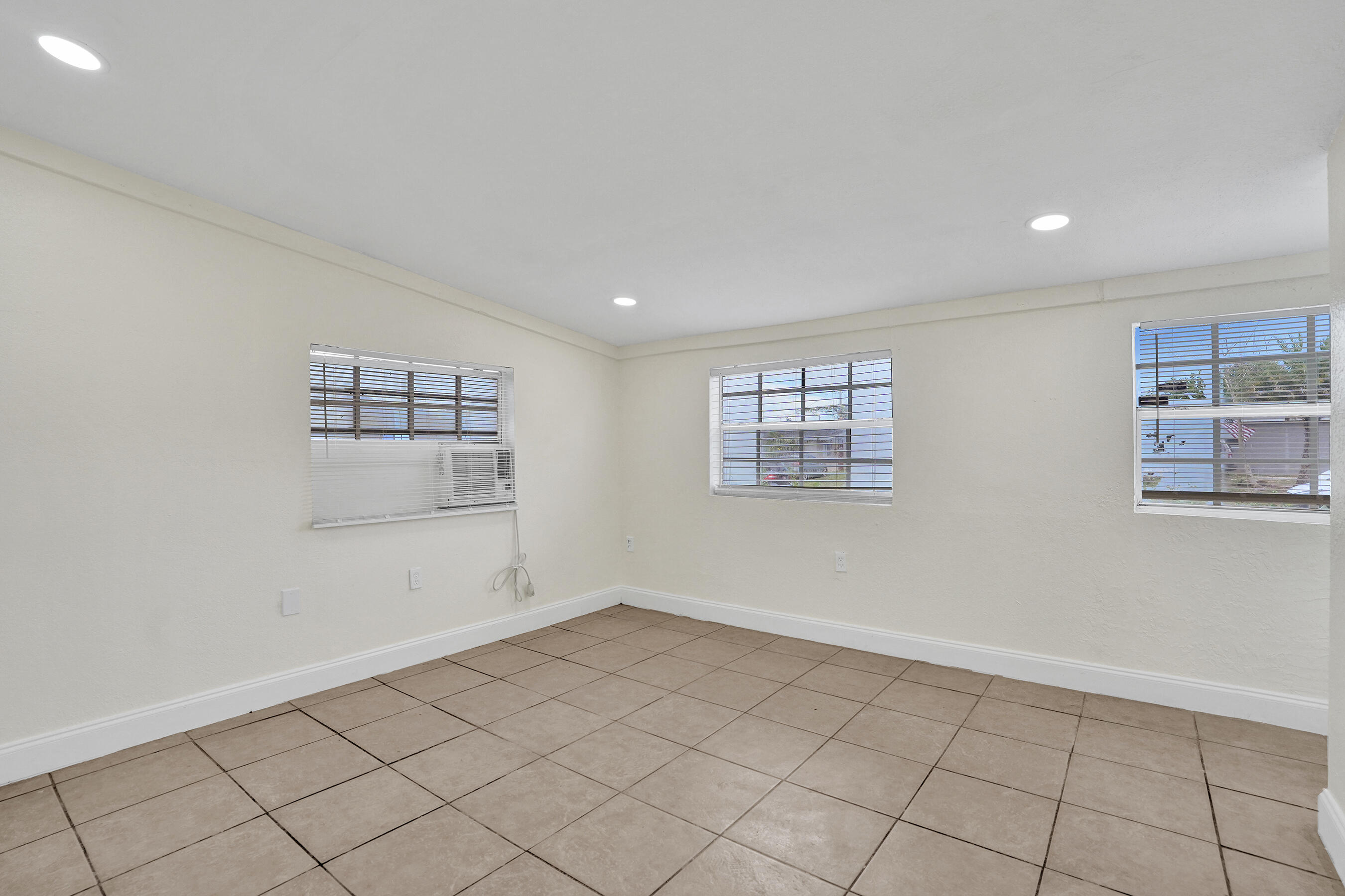 BOULEVARD HEIGHTS SEC 3 - Residential Lease