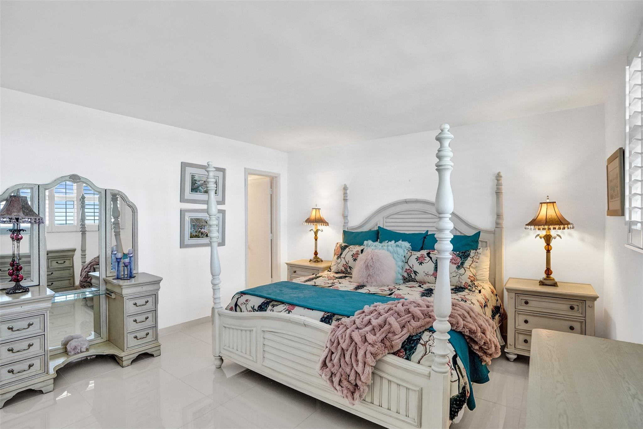 RIVERSIDE TOWERS - Residential