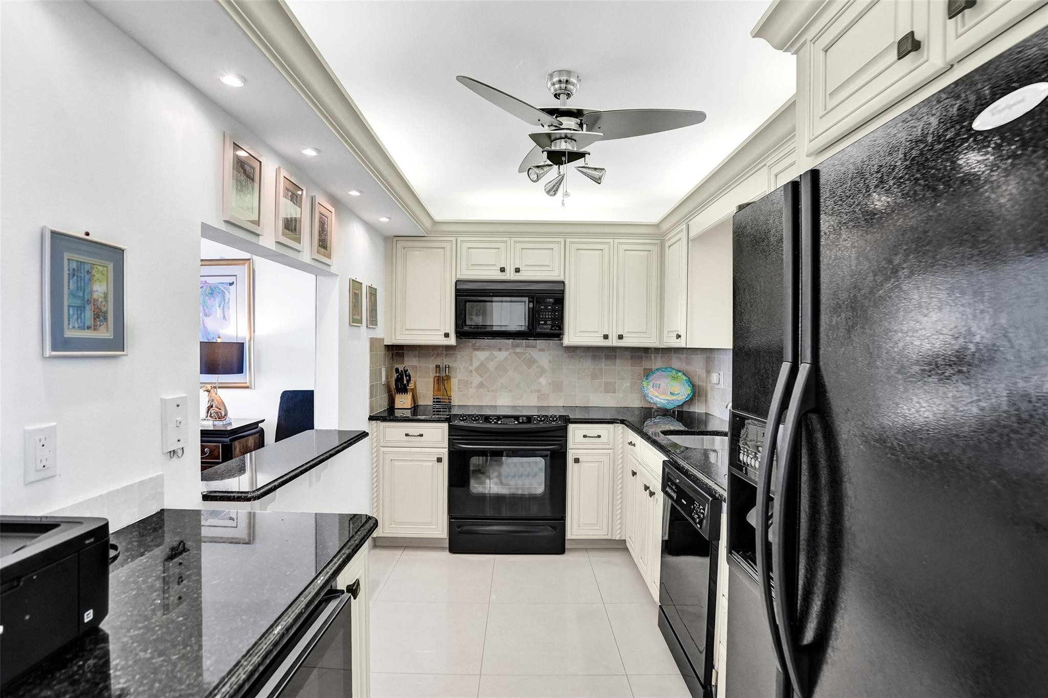 RIVERSIDE TOWERS - Residential