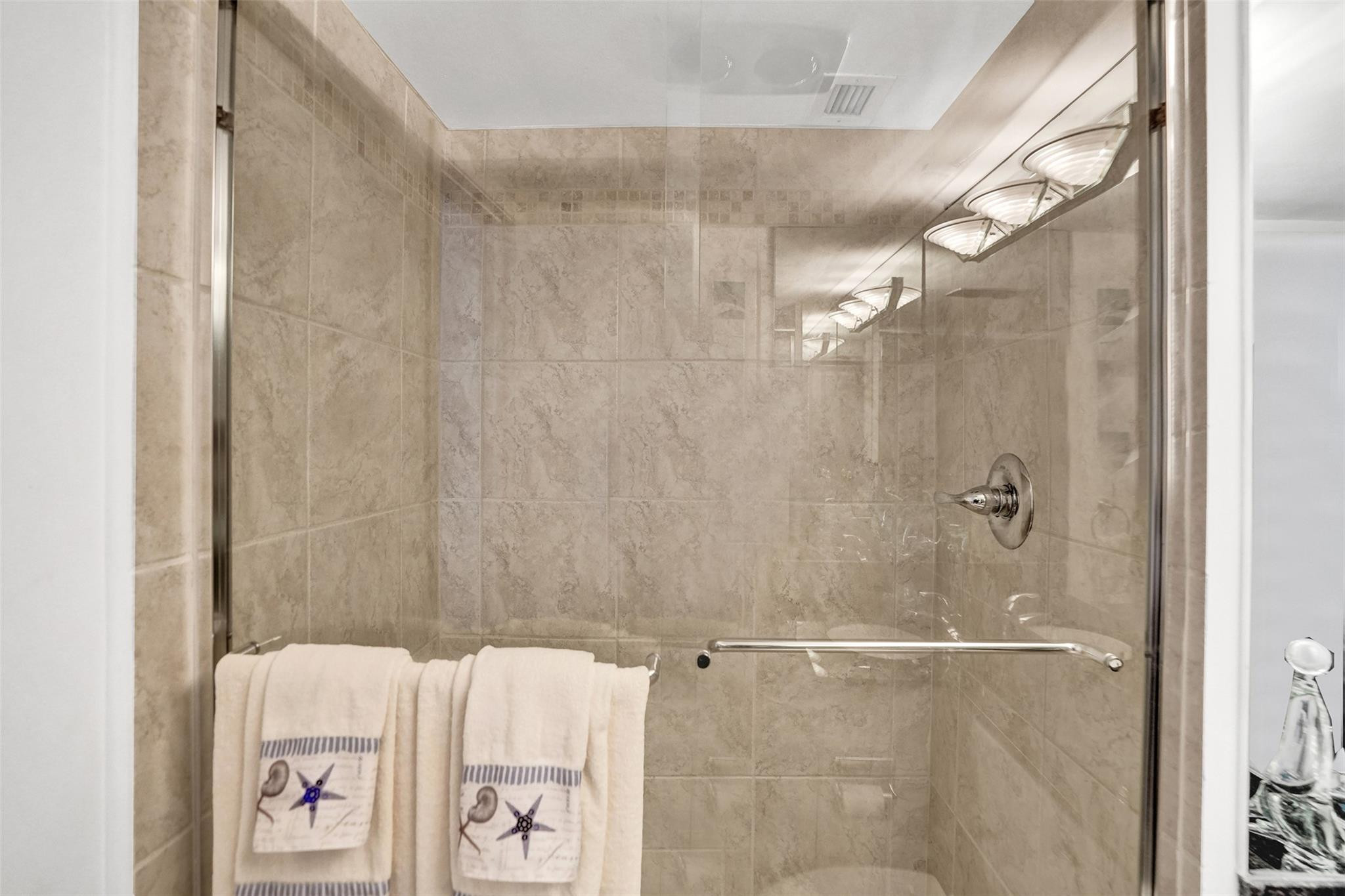 RIVERSIDE TOWERS - Residential