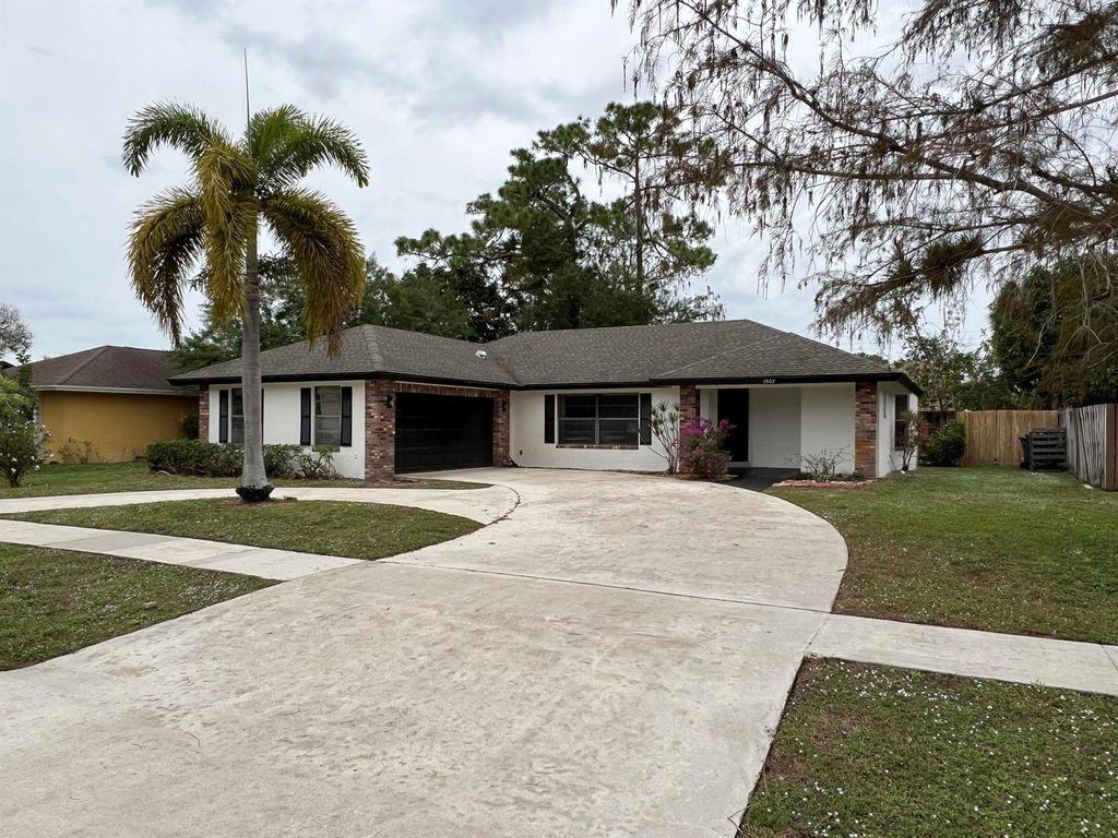 Photo of 1507 Hollyhock Road, Wellington, FL 33414 (MLS # R10990334)