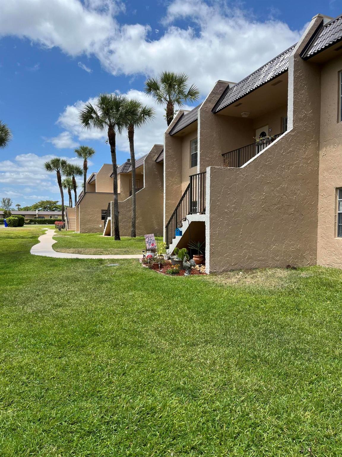 100 Lake Meryl Drive 102