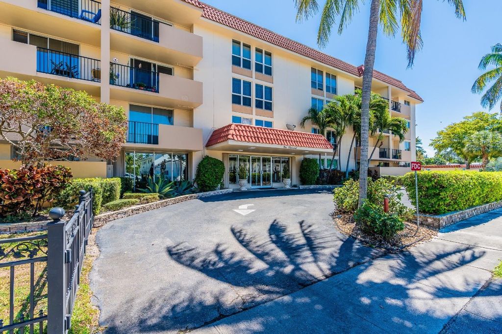 Photo of 1000 Spanish River Road #3T, Boca Raton, FL 33432 (MLS # F10511840)