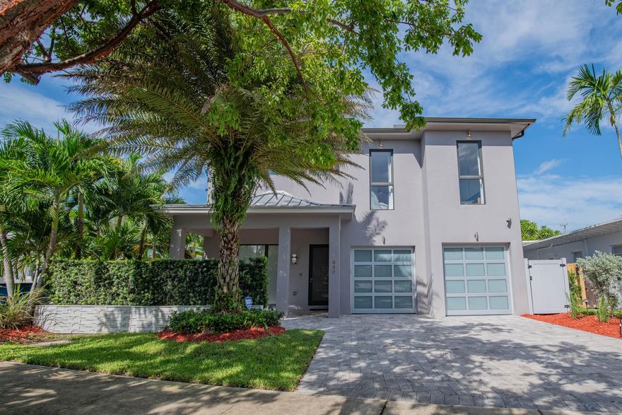 A beautiful modern estate in the heart of Victoria Park in Fort Lauderdale. This home features 4 bedrooms plus office and 5 full bathrooms. Every bedroom has en-suite bathroom. Custom closets throughout. Fully automated smart home (lighting, audio, AC, alarm and security camera system). Grand living areas with open layout and large windows throughout the home! Spacious kitchen with Italian style cabinets, stainless steel Jenn Air appliances, quartz countertops and large island overlooking the family area and patio with pool. Amazing yard with covered patio with automated screen. New custom yard lighting. Brand new fence. Primary suite features two closets, large bathroom with soaking tub and walk-in shower. Close proximity to downtown Fort Lauderdale, Las Olas, and the beach.