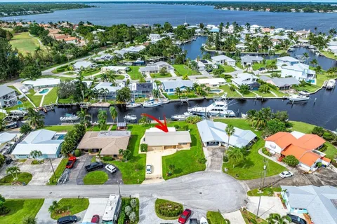 1709 SW Coxswain Place, Palm City, FL MLS: R11031612