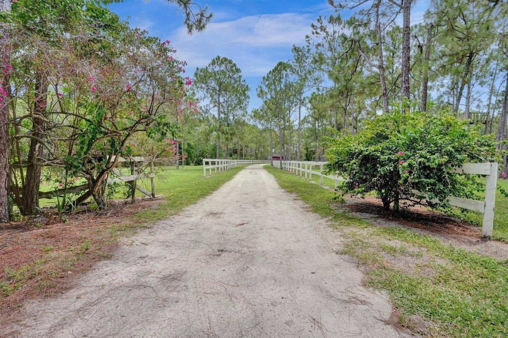 Photo of 12168 148th Road, Palm Beach Gardens, FL 33418 (MLS # F10518524)