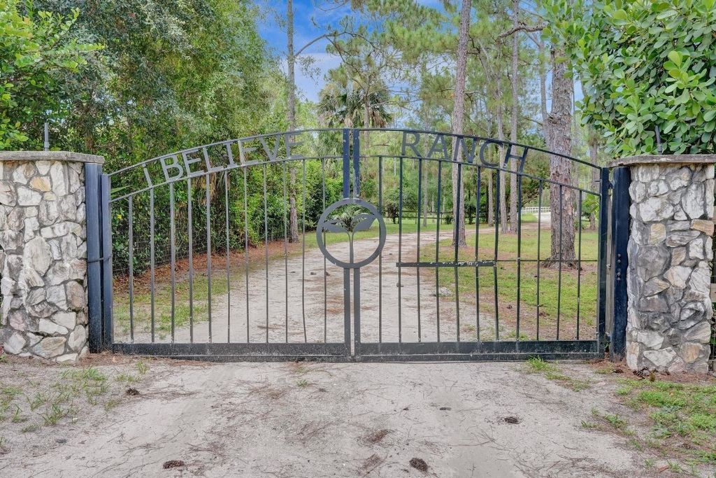 Photo of 12168 148th Road, Palm Beach Gardens, FL 33418 (MLS # F10518524)