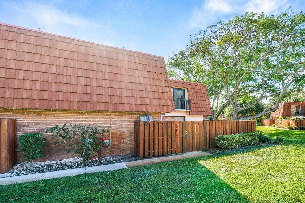 SPANISH WELLS CONDO I - Residential