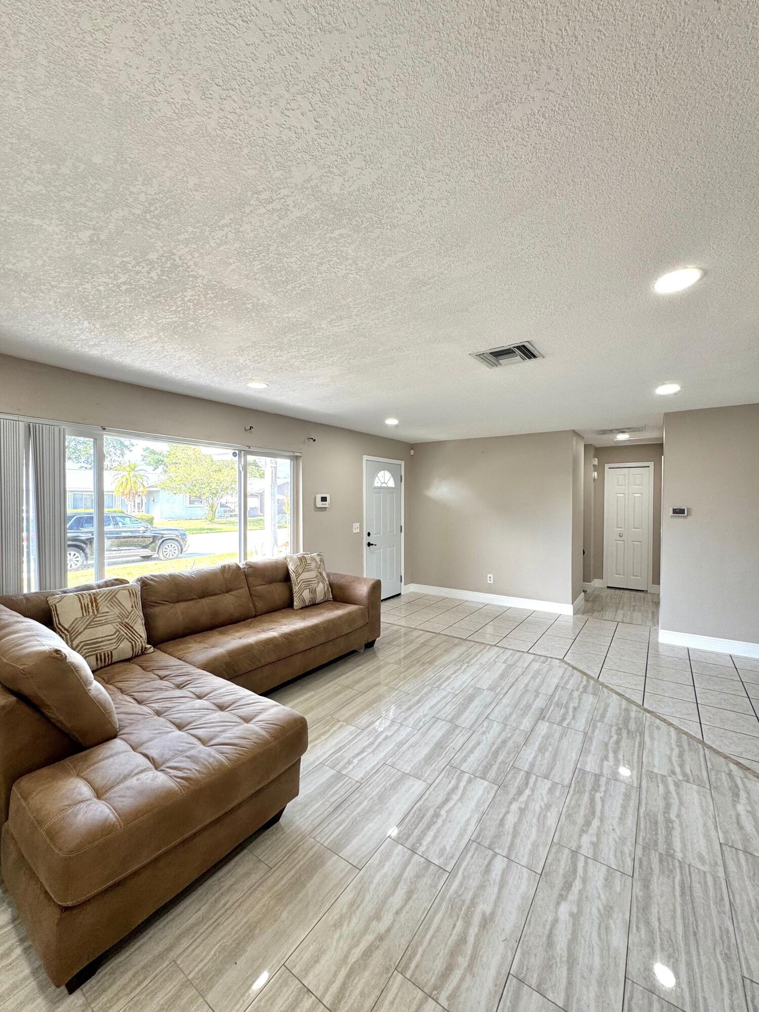 HARBOR PALMS-UNIT SIX - Residential