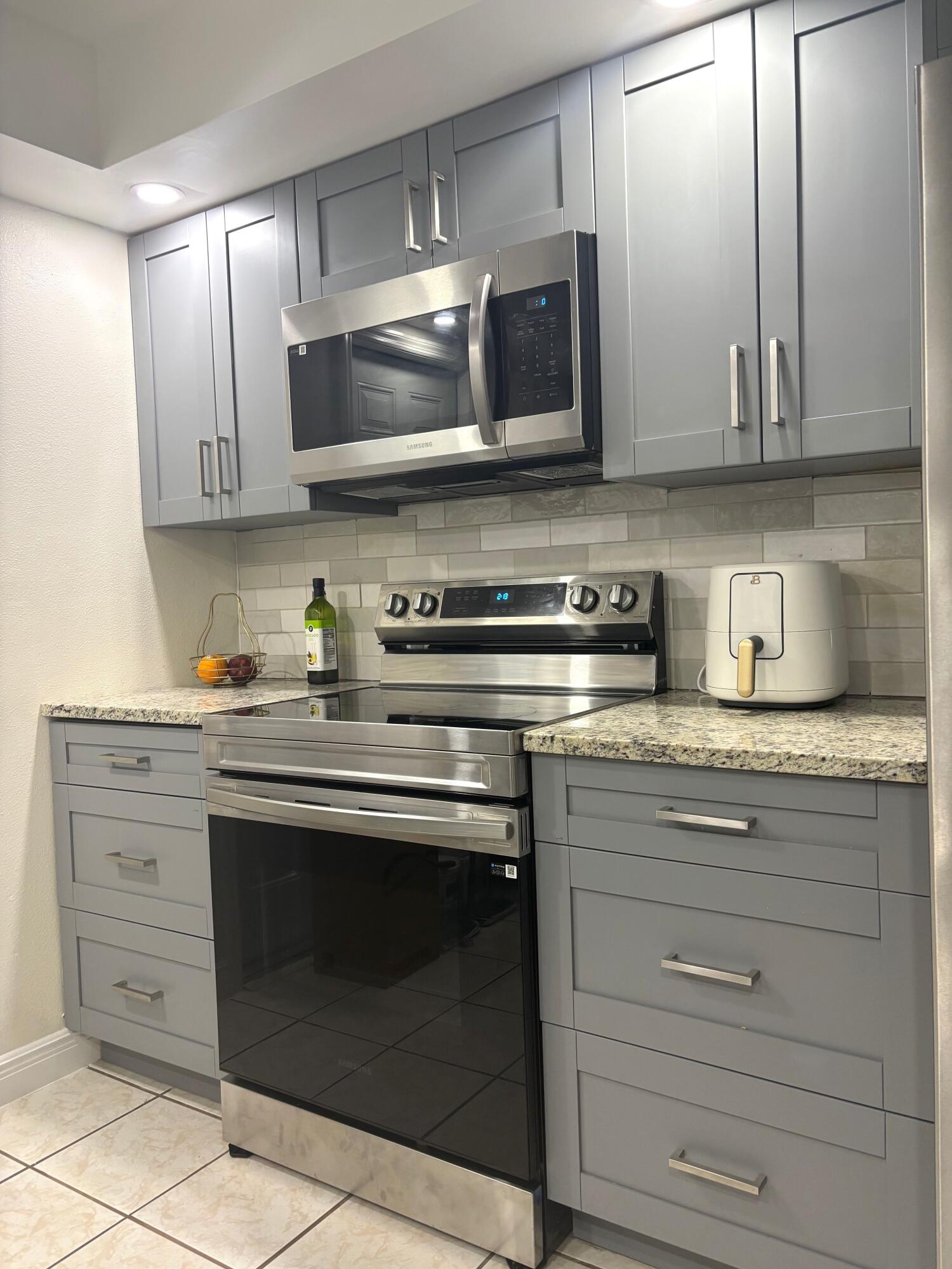 HARBOR PALMS-UNIT SIX - Residential