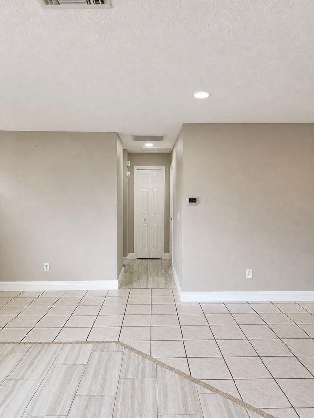 HARBOR PALMS-UNIT SIX - Residential