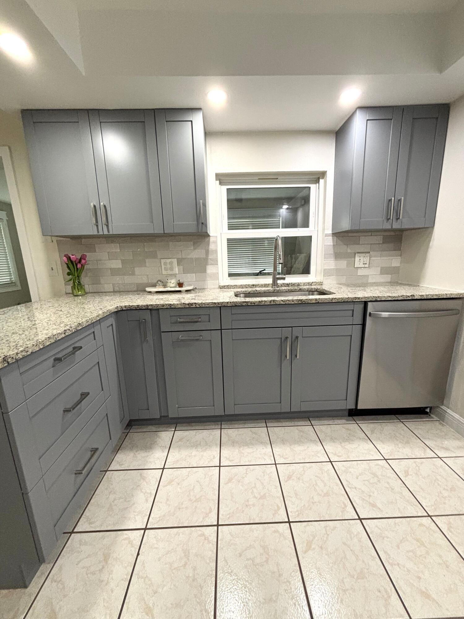 HARBOR PALMS-UNIT SIX - Residential