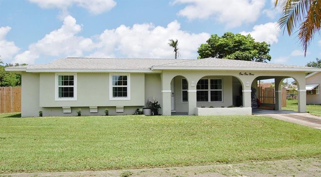 Photo of 119 NE Penlynn Avenue, Port Saint Lucie, FL 34983 (MLS # R10707622)