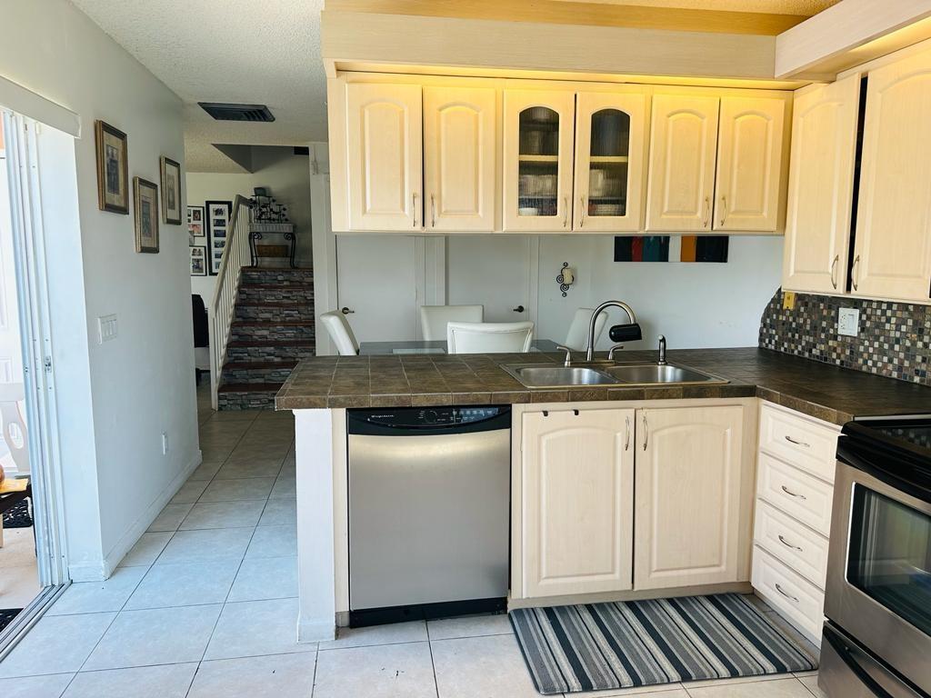 Stamford At Villages Palm - Residential