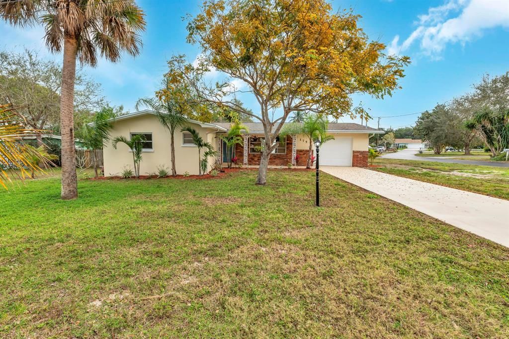 Photo of 175 Chamberlain Boulevard, Fort Pierce, FL 34946 (MLS # R10776094)