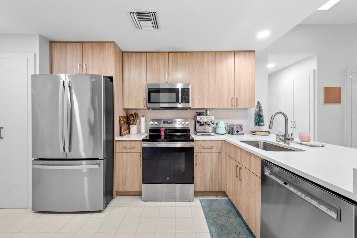 7460 La Paz Boulevard 304