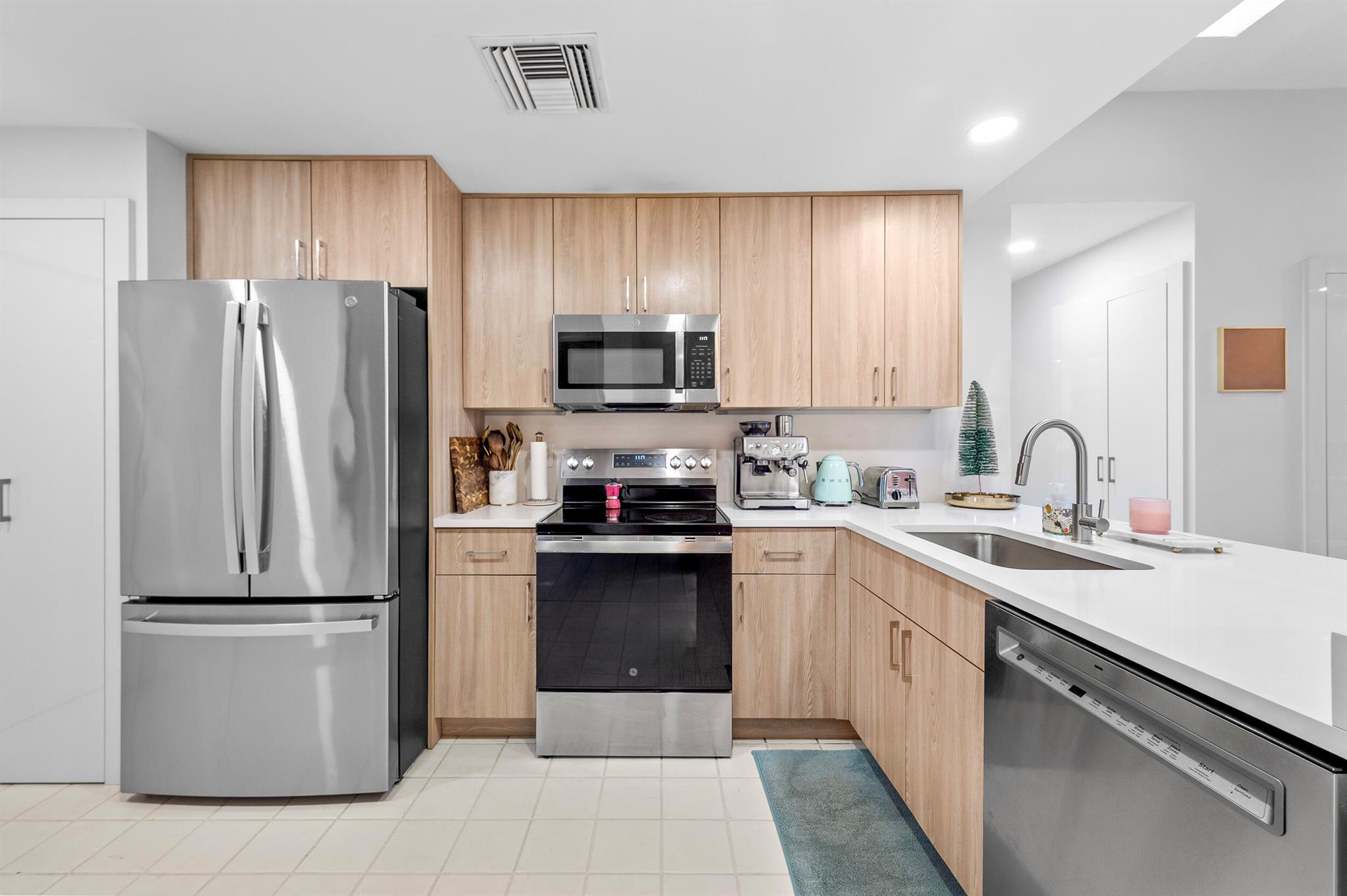 LA PAZ AT BOCA POINTE - Residential