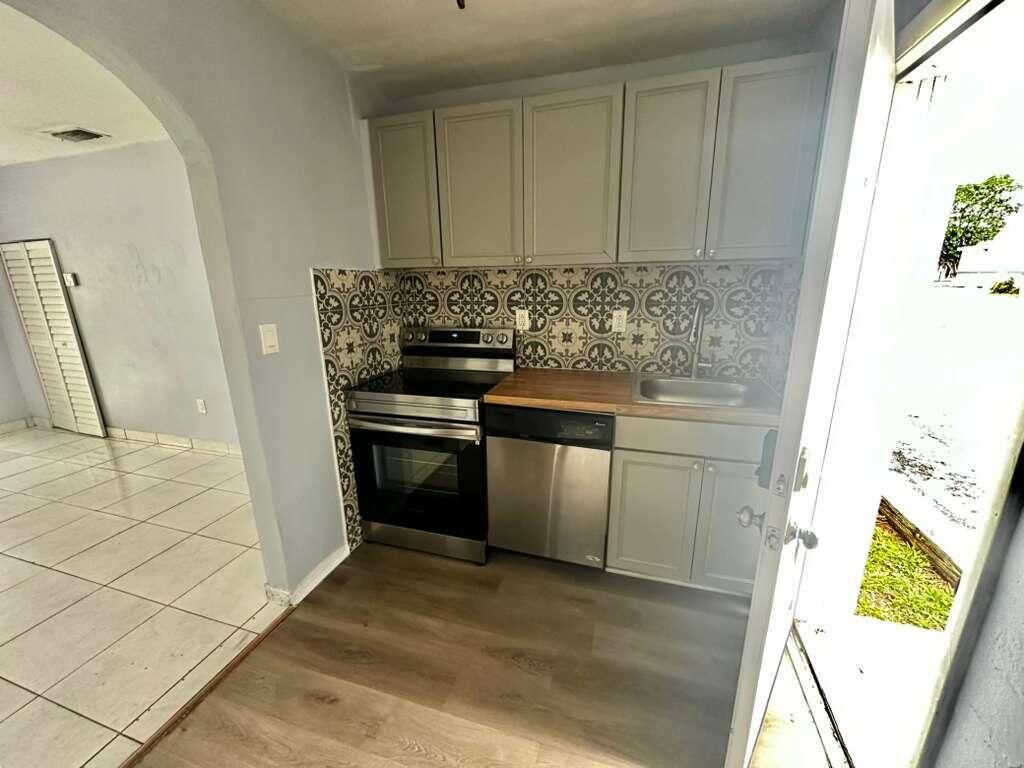 Photo of 23 SE 12th Street #22, Dania Beach, FL 33004 (MLS # R11160431)