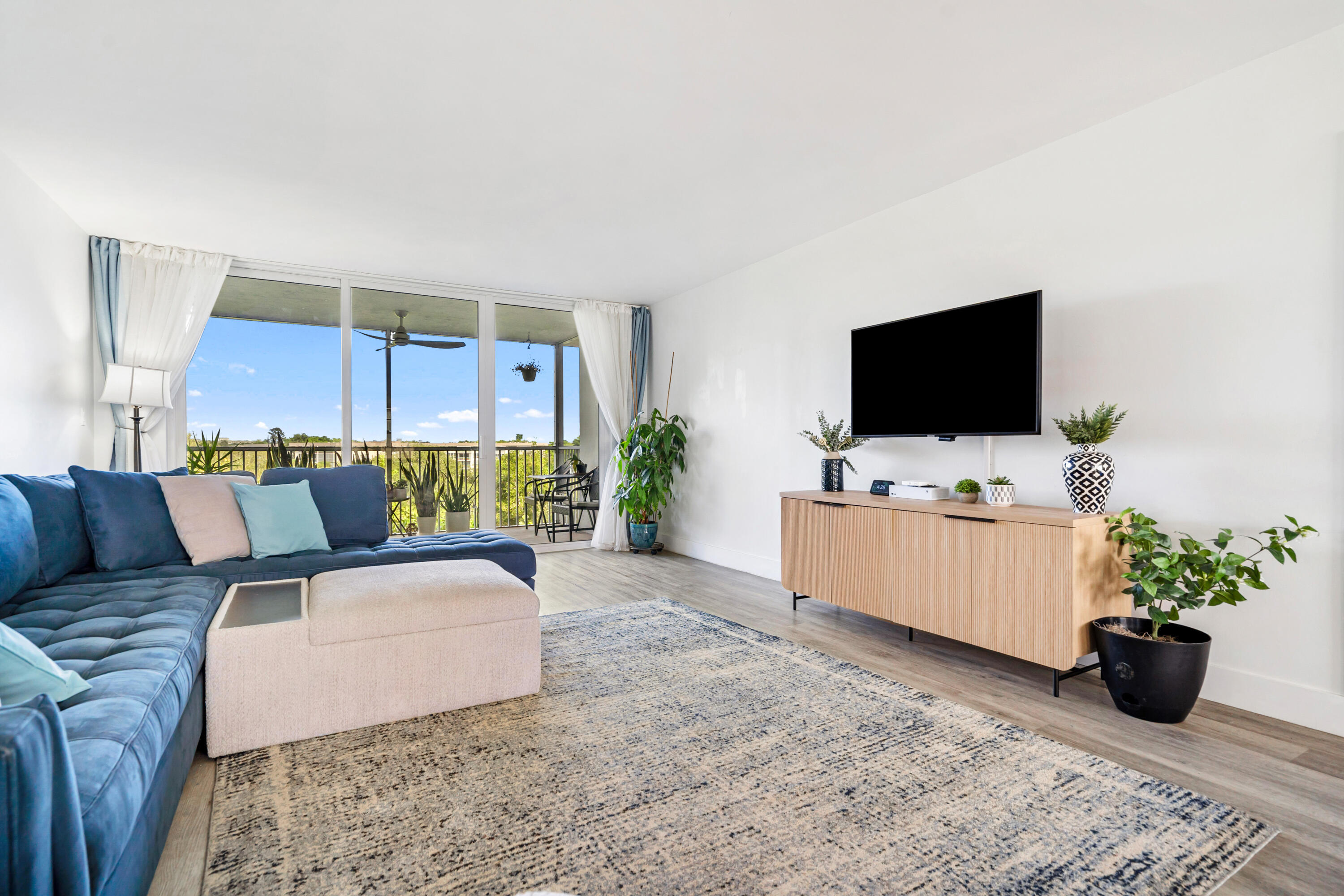 3900 Oaks Clubhouse Drive 503