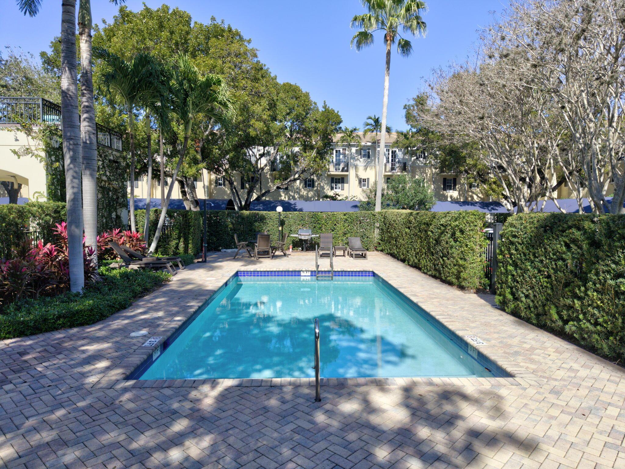 TOWN SQUARE - Residential