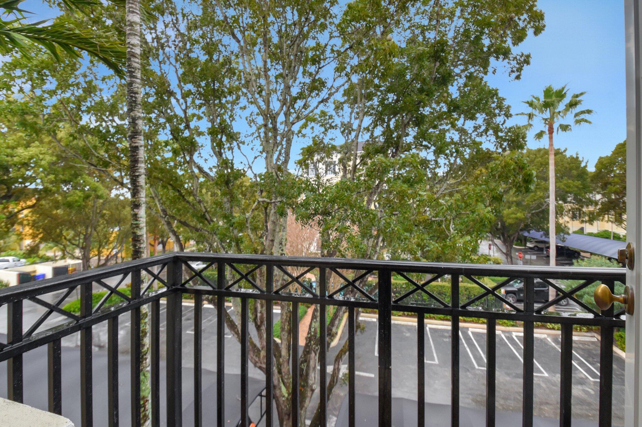 TOWN SQUARE - Residential