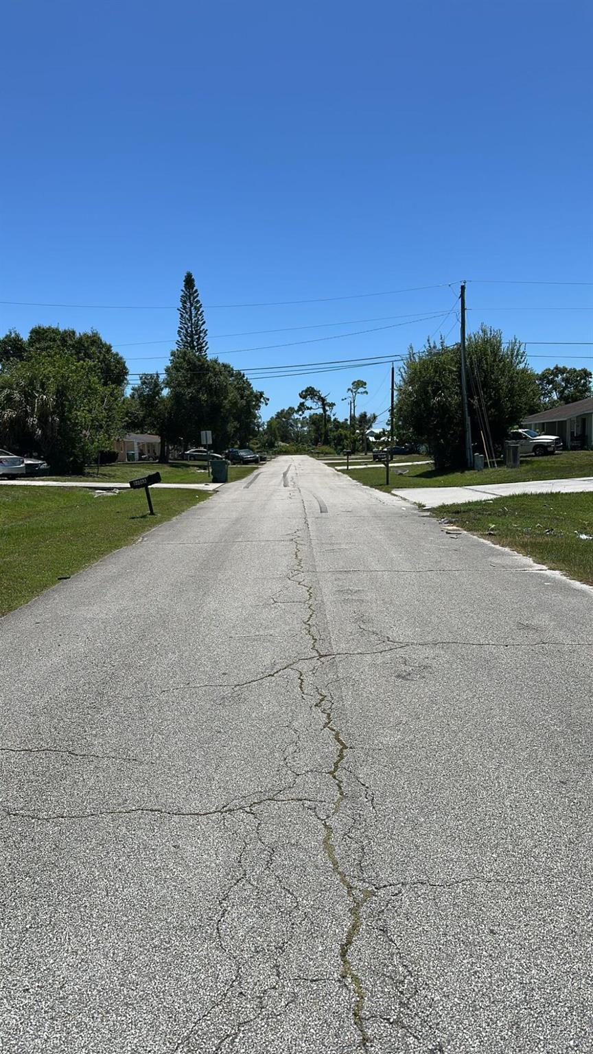 5013 La Salle Street, Fort Pierce, FL, 34950/$54,900 2 5013 La Salle Street