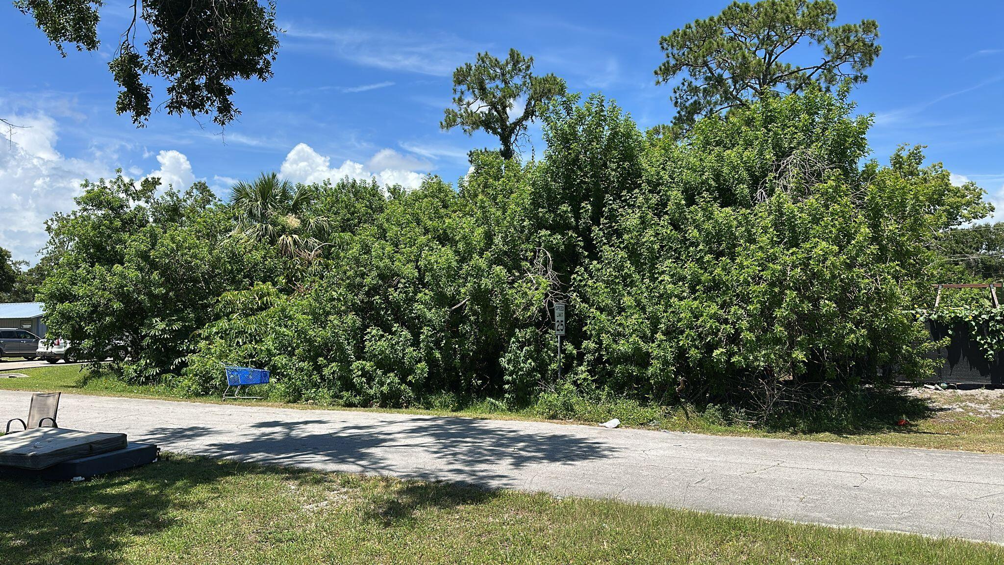 5013 La Salle Street, Fort Pierce, FL, 34950/$54,900 4 5013 La Salle Street