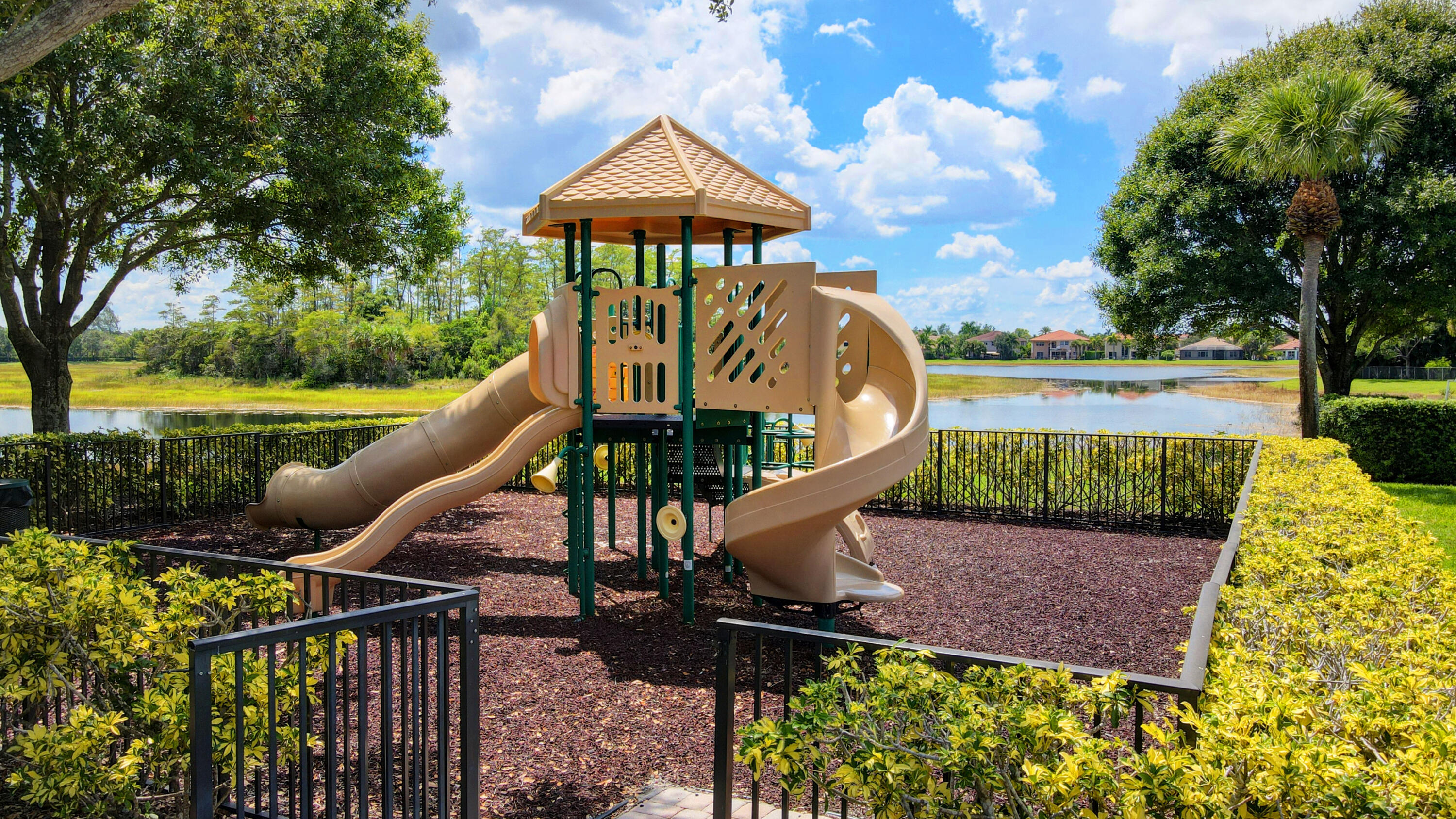 WELLINGTON VIEW - Residential