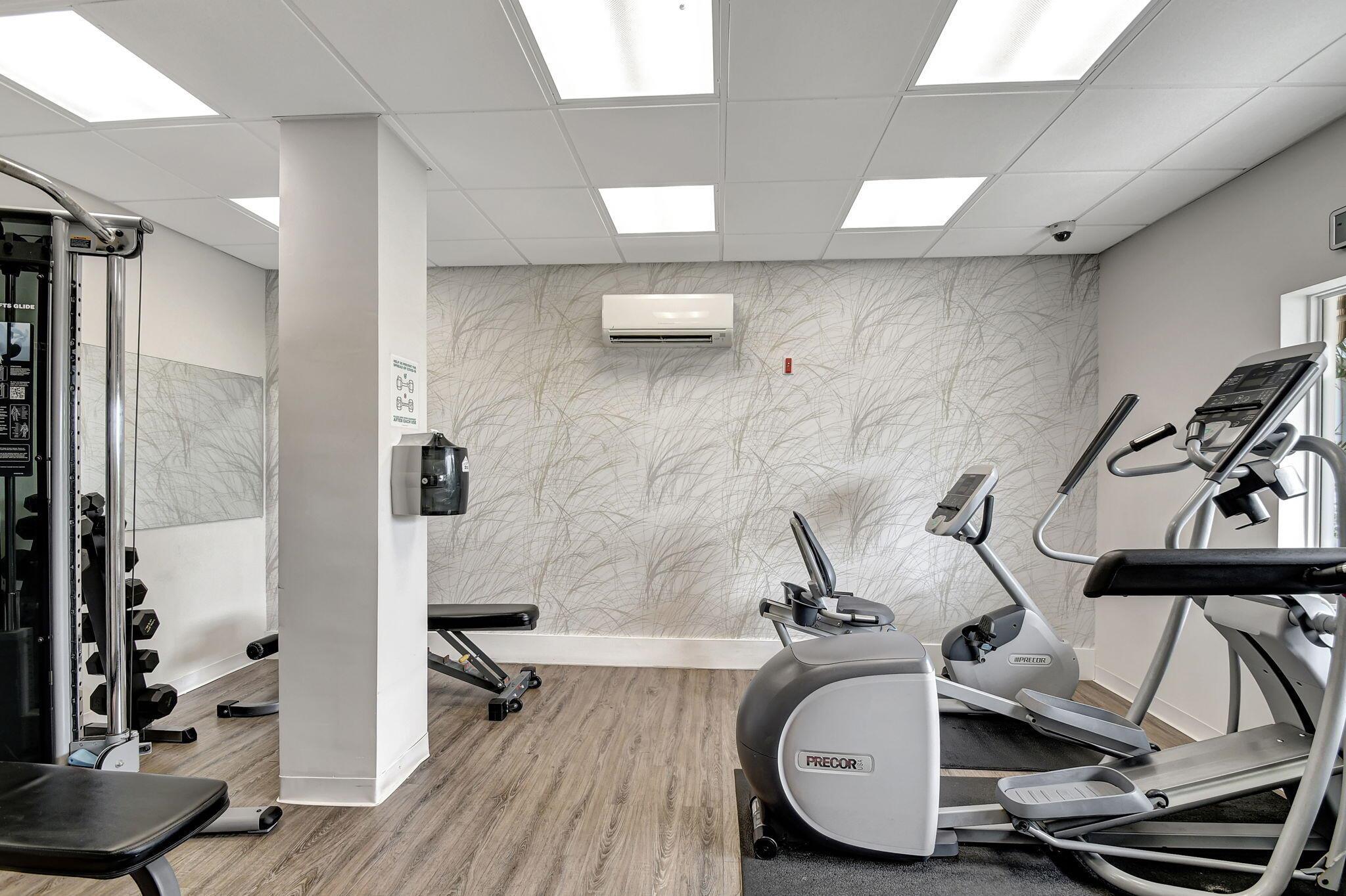 ROYAL SAXON INC - Residential Lease