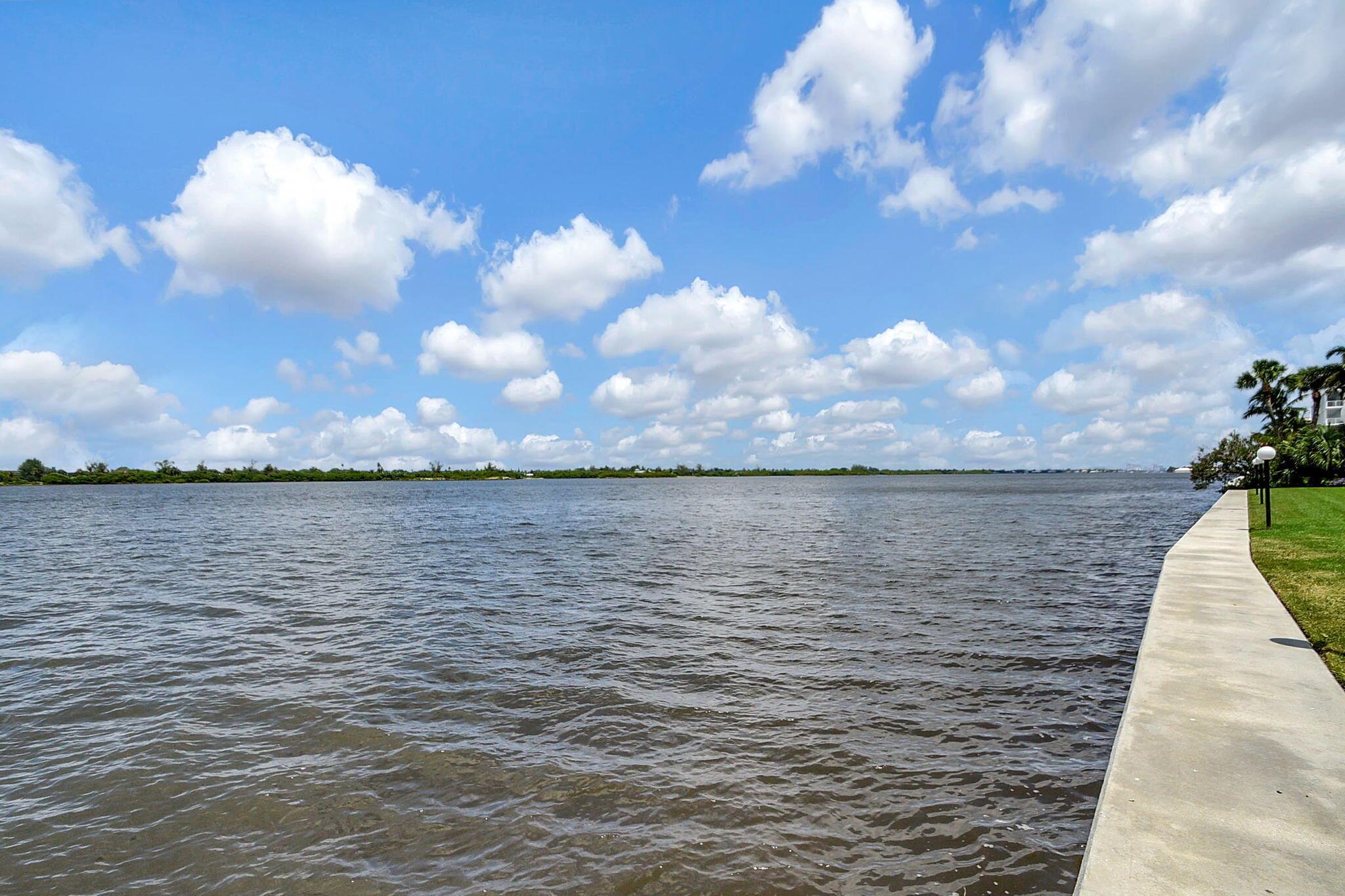 ROYAL SAXON INC - Residential Lease