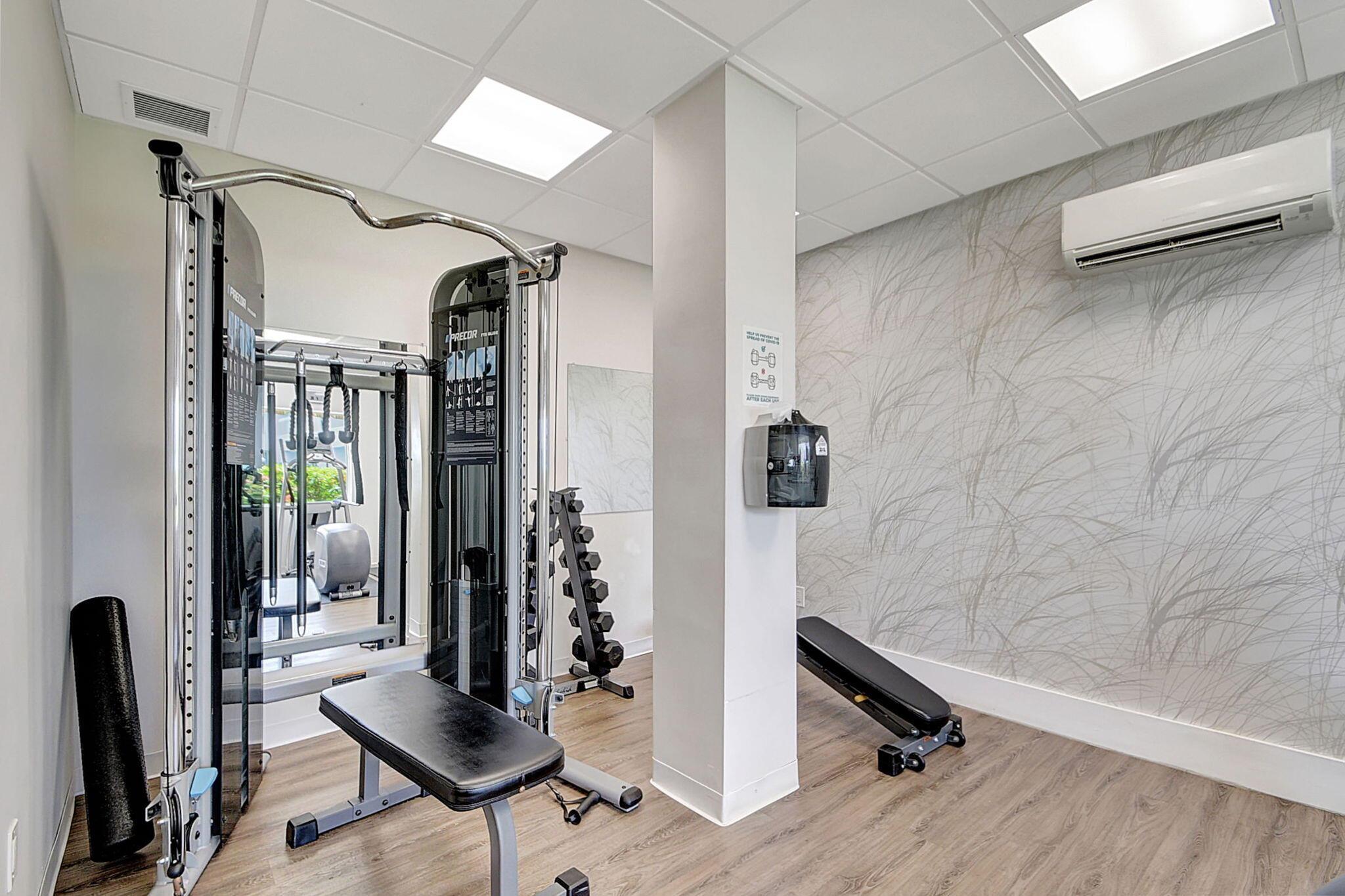 ROYAL SAXON INC - Residential Lease