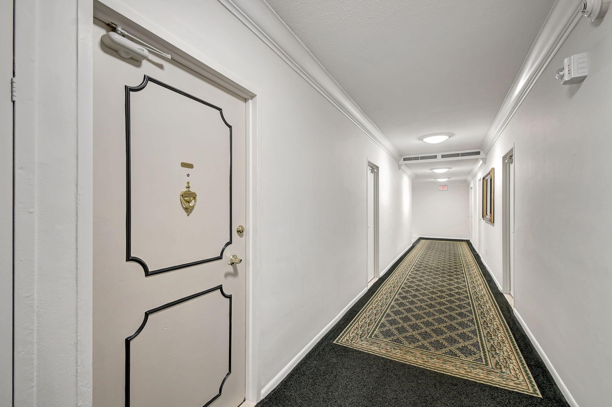 ROYAL SAXON INC - Residential Lease