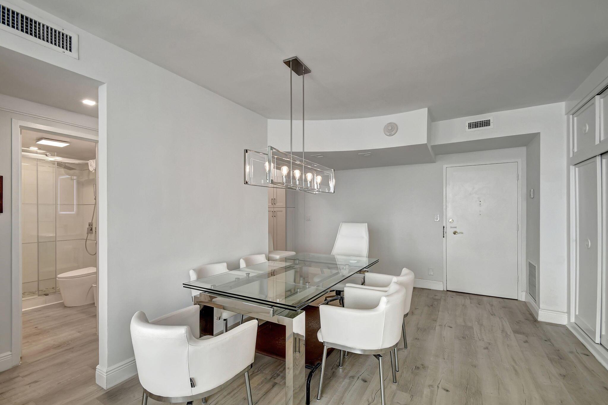 ROYAL SAXON INC - Residential Lease